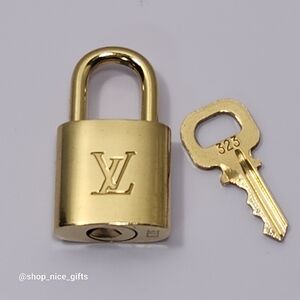 L V Lock and Key set #323